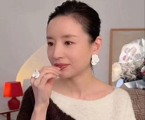 何佳佳大哥直播爆料视频,精彩瞬间与幕后故事  第3张 何佳佳大哥直播爆料视频,精彩瞬间与幕后故事  第3张